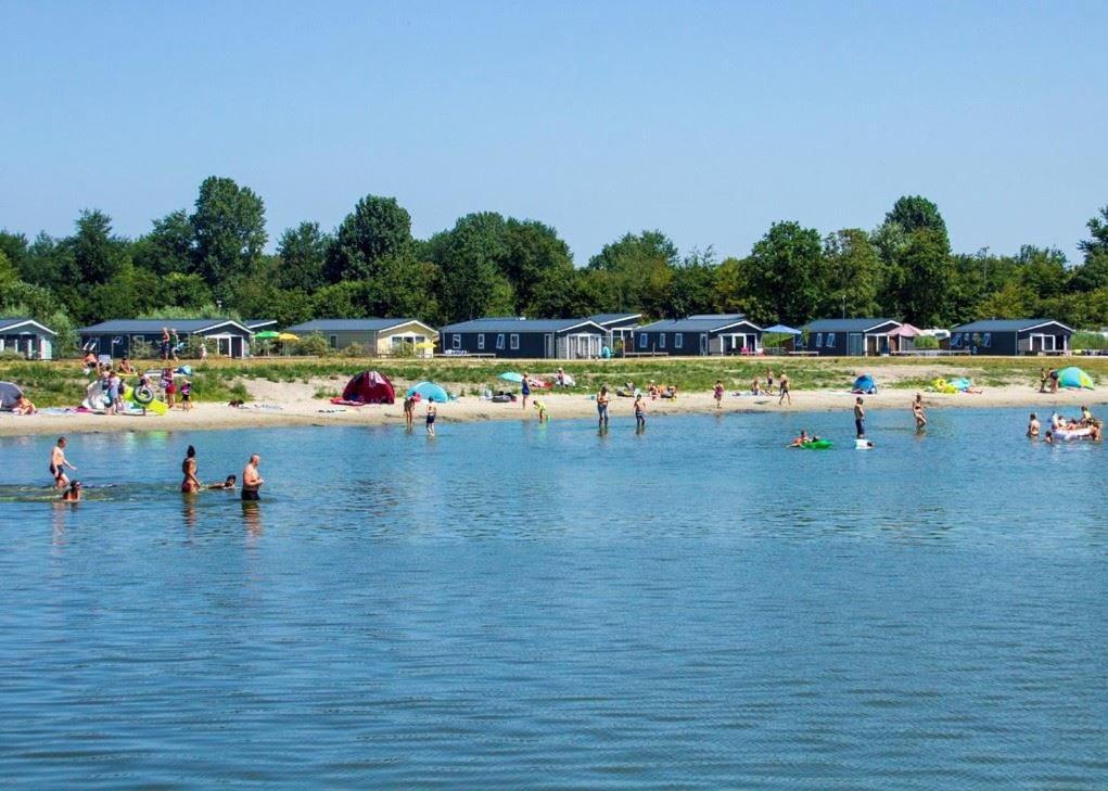 Bj Chalets - Robbengat 85 - Gezellige Chalet Op Vakantiepark Lauwersoog! Vroege Incheck! Met Airco! Kültér fotó
