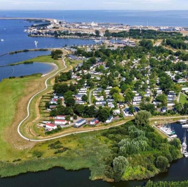 Bj Chalets - Robbengat 85 - Gezellige Chalet Op Vakantiepark Lauwersoog! Vroege Incheck! Met Airco! Kültér fotó